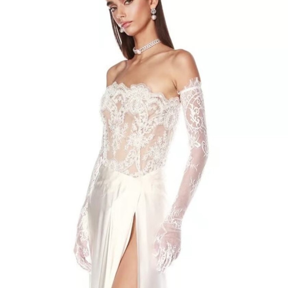Bronx and Banco Floral Sheer Lace Gloves Formal Bridal Elegant Princess XS/S